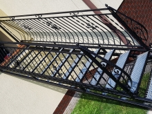 Metalowe schody z balustradami R-115